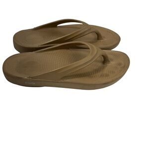 OOFOS recovery tan sandal flip flop size 10